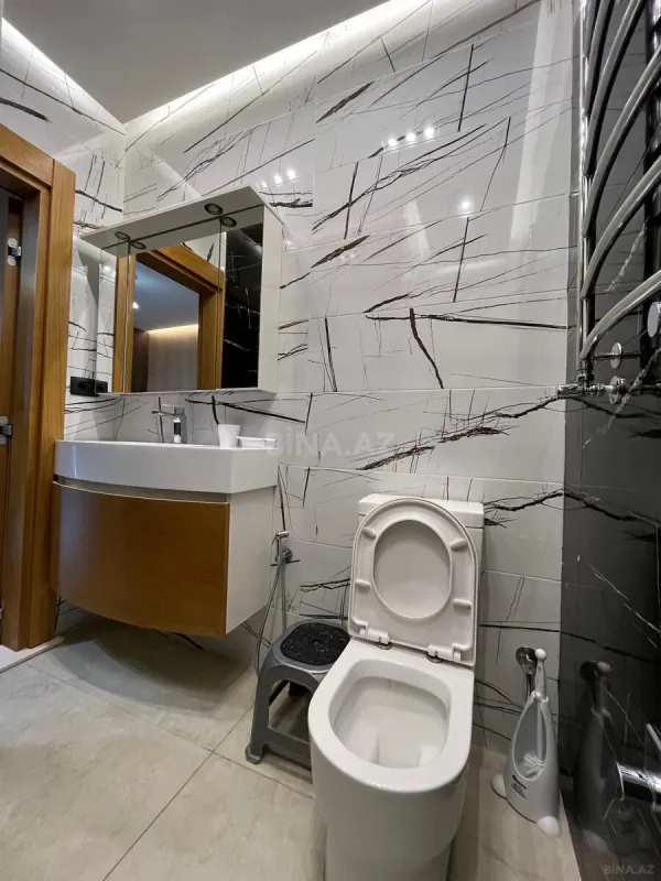 Kirayə verilir 2 otaqlı mənzil 105 m²