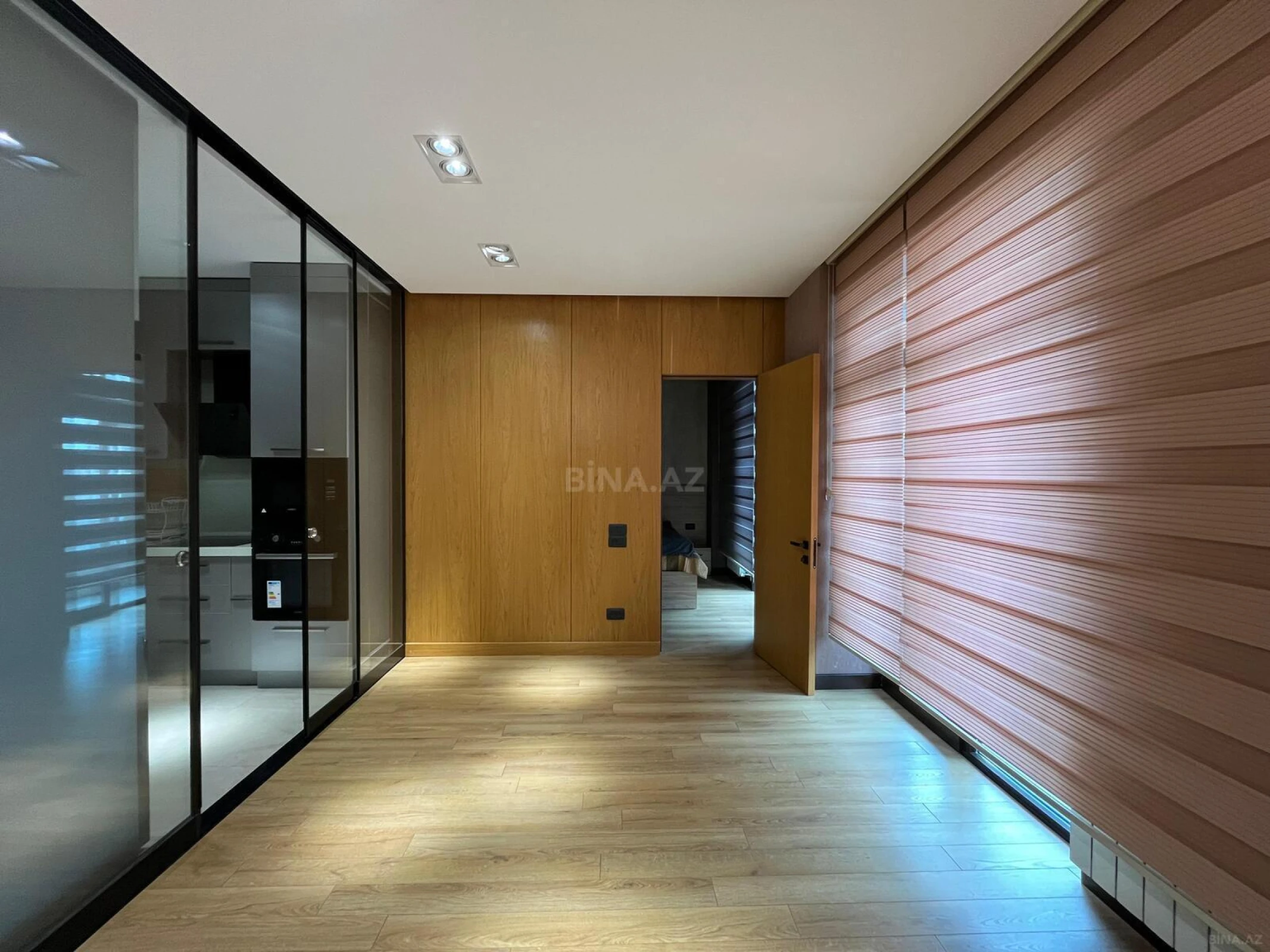 Kirayə verilir 2 otaqlı mənzil 105 m²