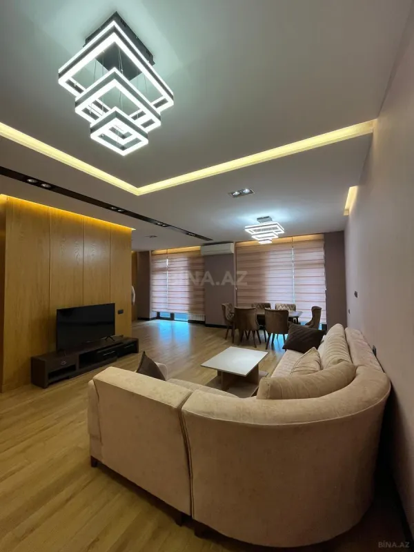 Kirayə verilir 2 otaqlı mənzil 105 m²
