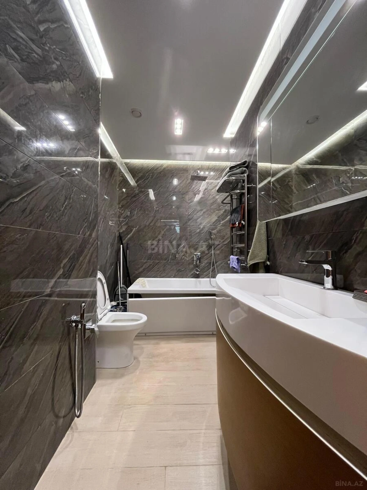 Kirayə verilir 2 otaqlı mənzil 105 m²