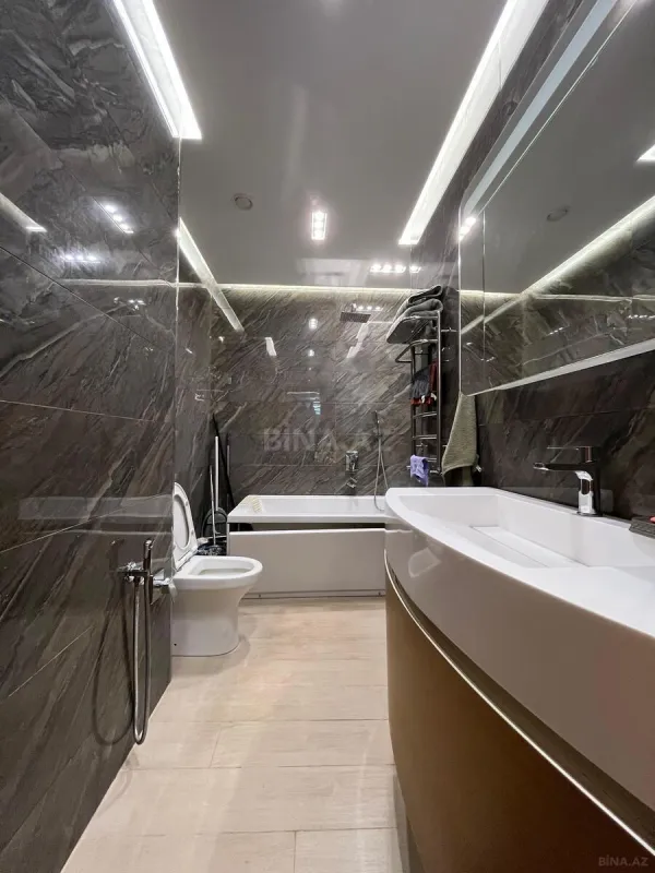 Kirayə verilir 2 otaqlı mənzil 105 m²