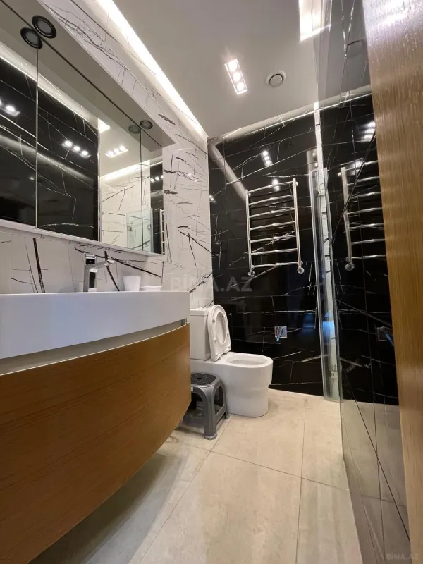 Kirayə verilir 2 otaqlı mənzil 105 m²