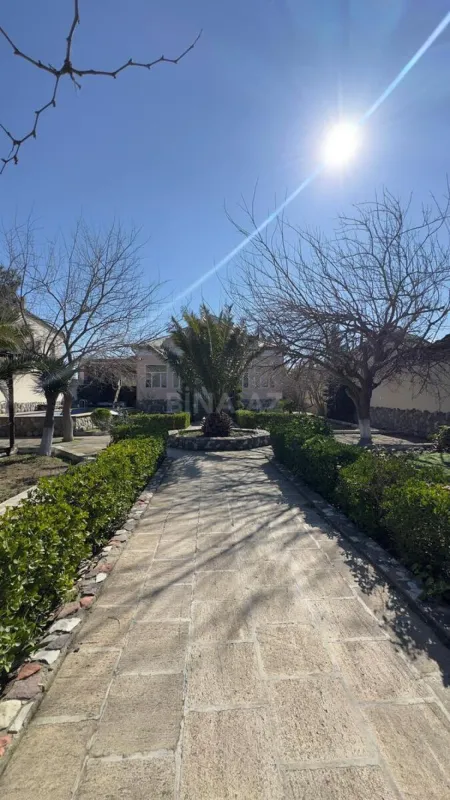 Satılır 5 otaqlı həyət evi 220 m²