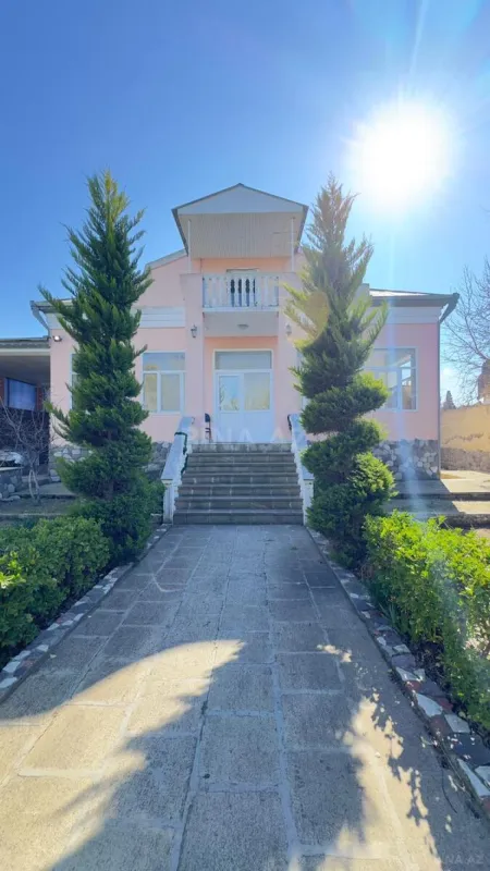 Satılır 5 otaqlı həyət evi 220 m²