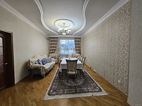 Satılır 3 otaqlı mənzil 145 m²