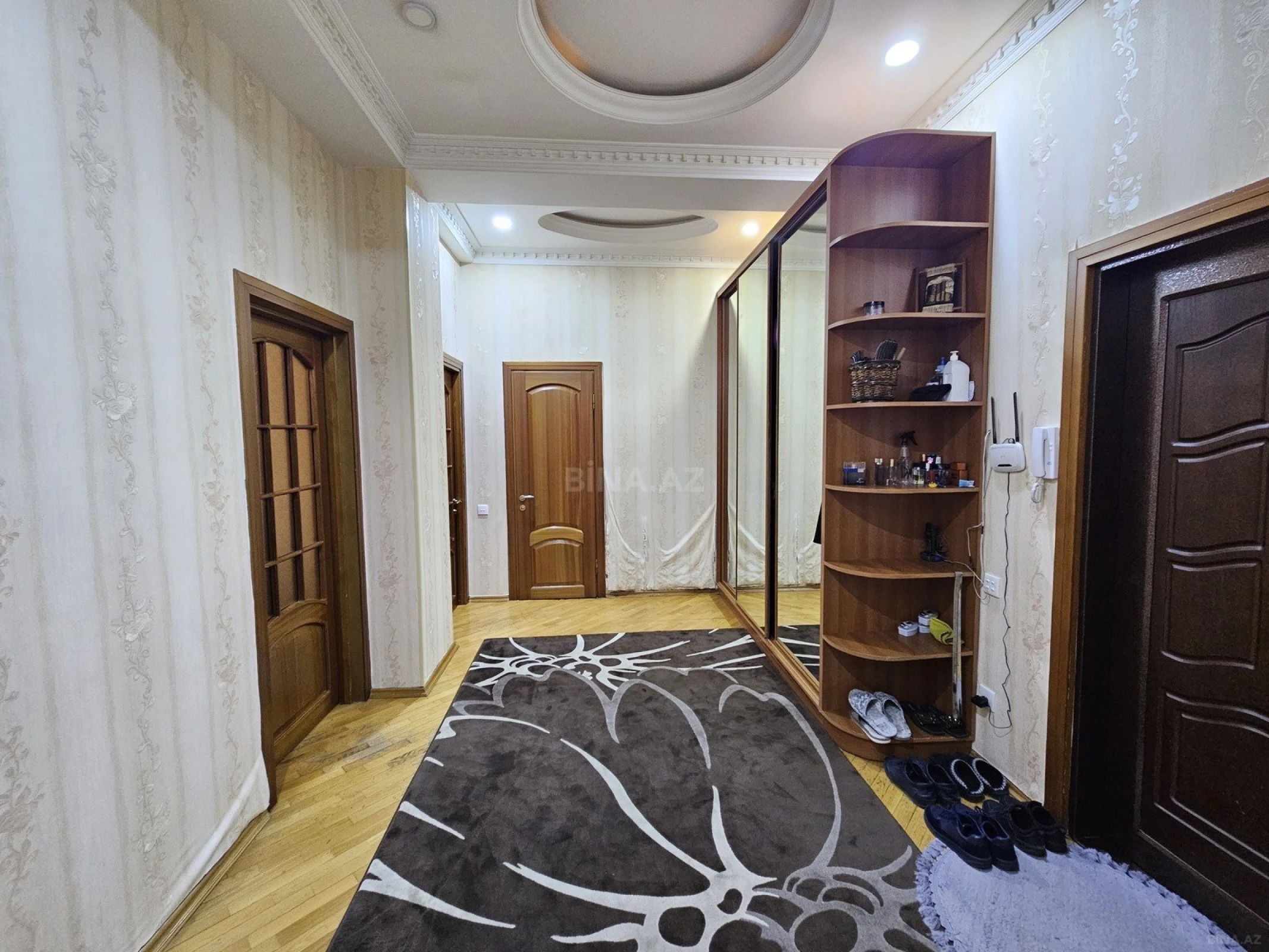 Satılır 3 otaqlı mənzil 145 m²