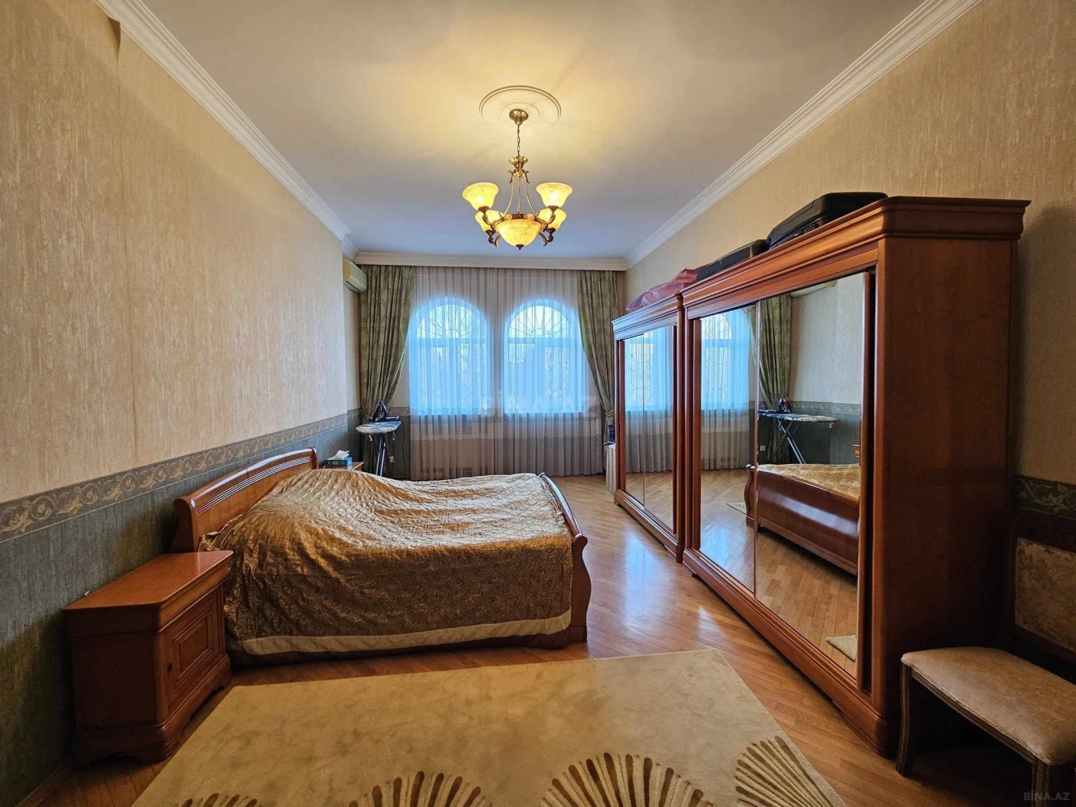 Satılır 3 otaqlı mənzil 145 m²