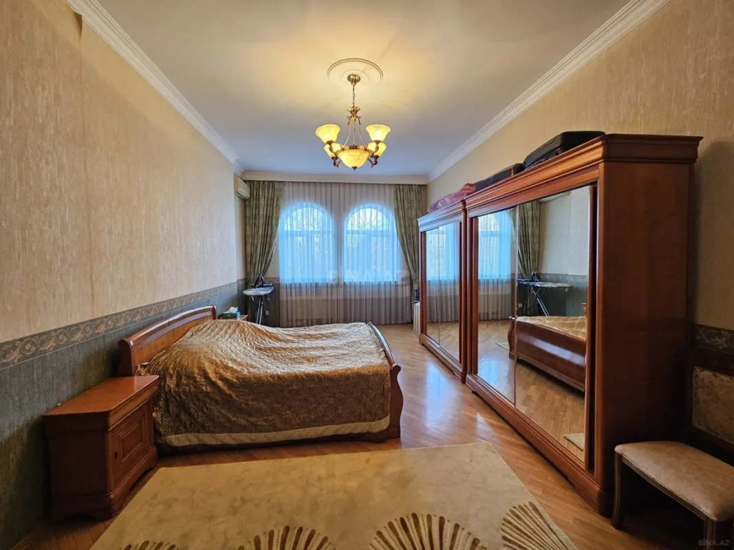 Satılır 3 otaqlı mənzil 145 m²