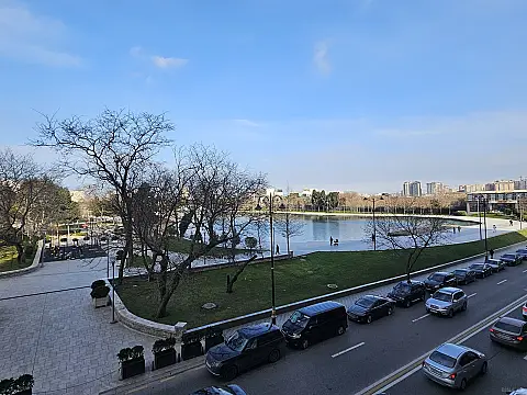 Satılır 3 otaqlı mənzil 145 m² — Bakı 3 otaq 145.00 m²