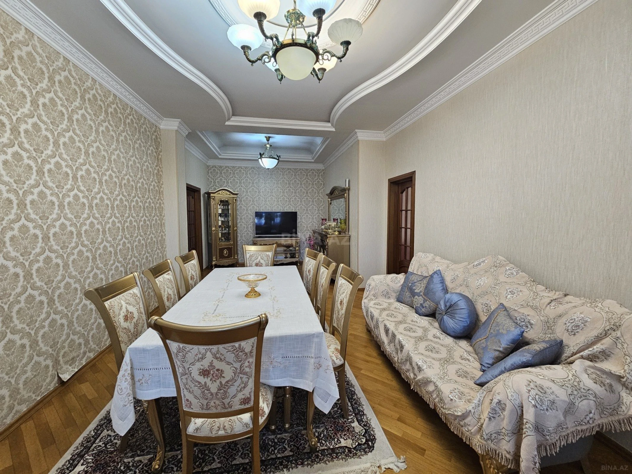 Satılır 3 otaqlı mənzil 145 m²