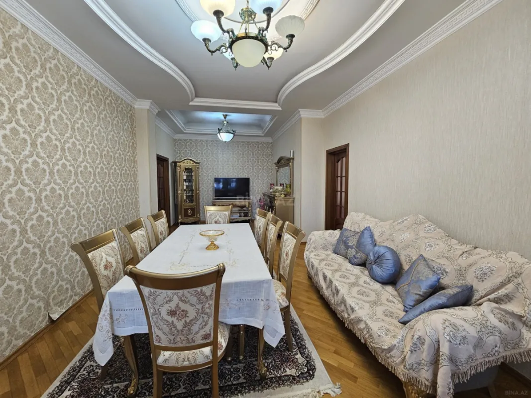 Satılır 3 otaqlı mənzil 145 m²