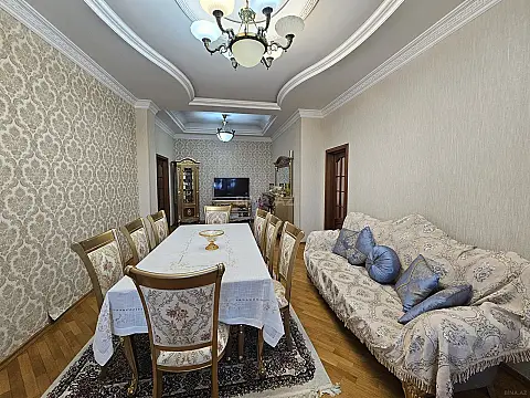 Satılır 3 otaqlı mənzil 145 m²
