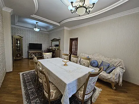 Satılır 3 otaqlı mənzil 145 m²