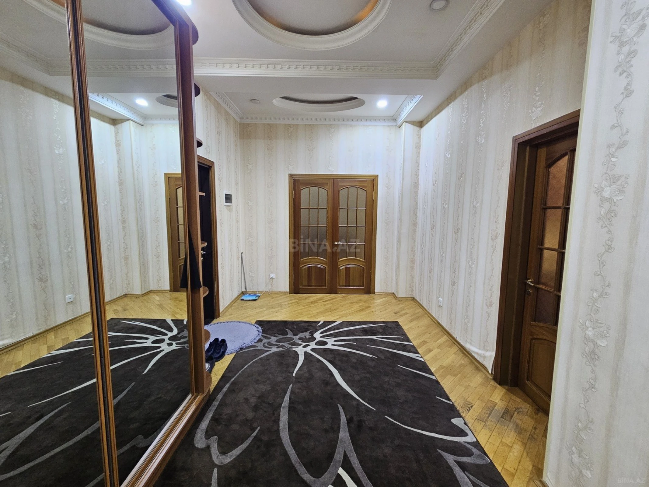 Satılır 3 otaqlı mənzil 145 m²