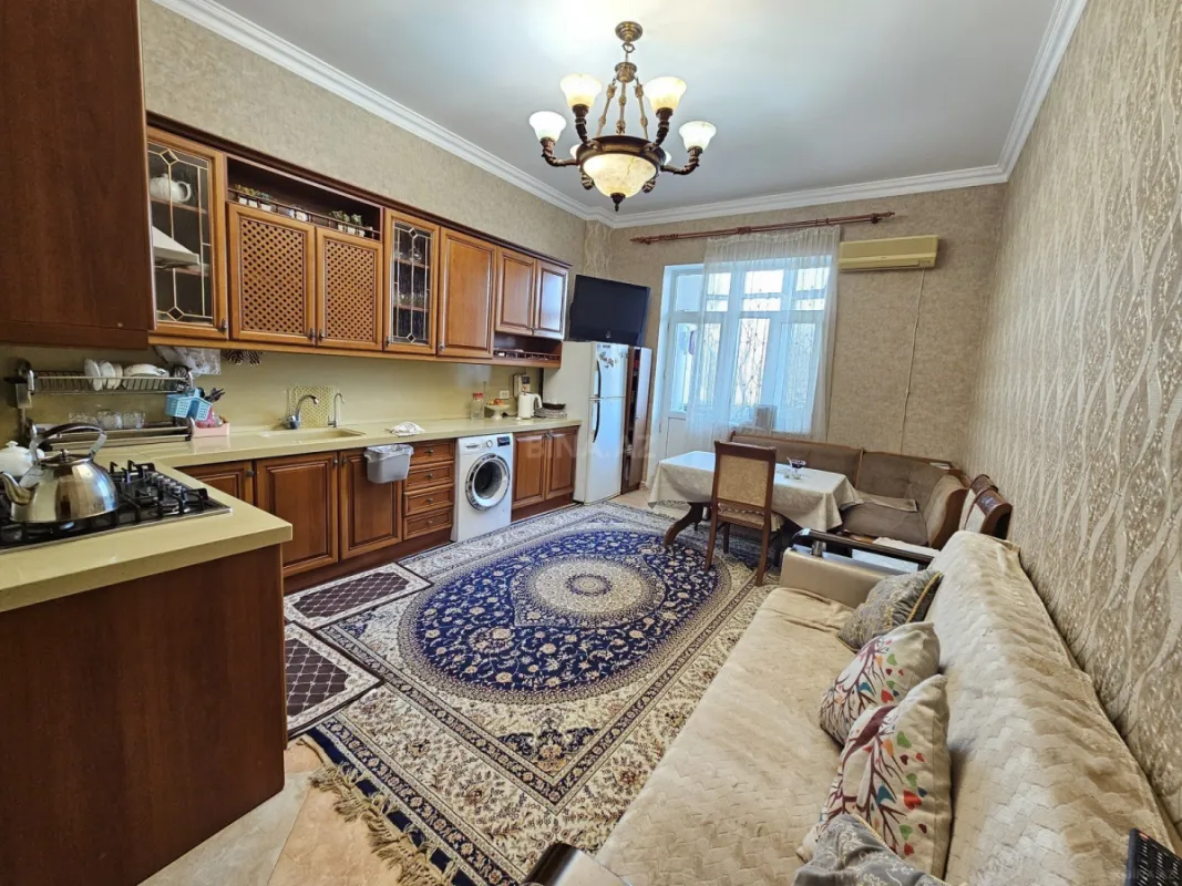 Satılır 3 otaqlı mənzil 145 m²