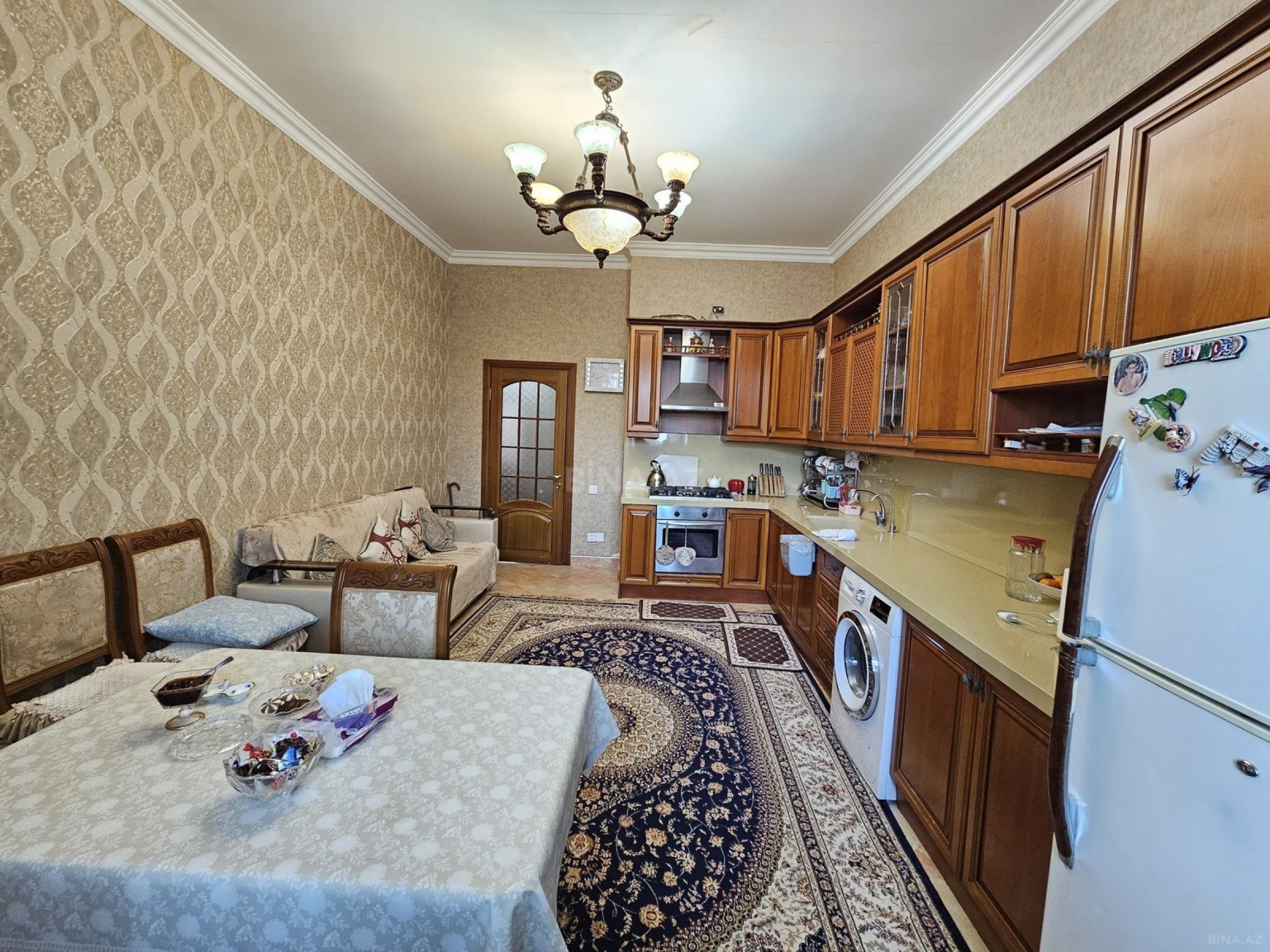 Satılır 3 otaqlı mənzil 145 m²