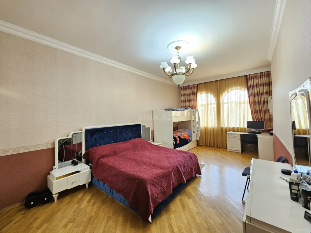 Satılır 3 otaqlı mənzil 145 m²