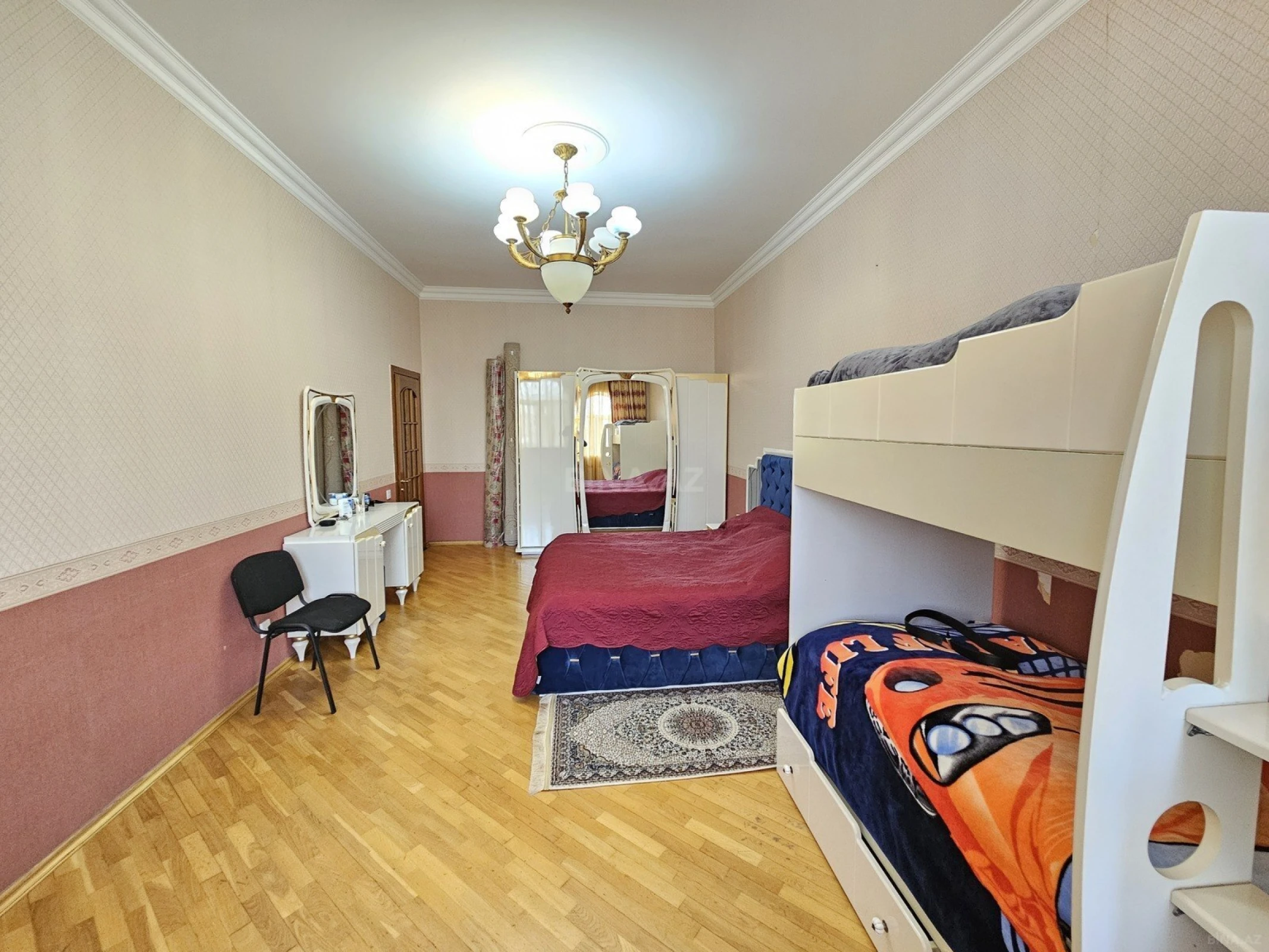 Satılır 3 otaqlı mənzil 145 m²