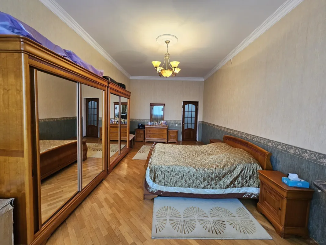 Satılır 3 otaqlı mənzil 145 m²