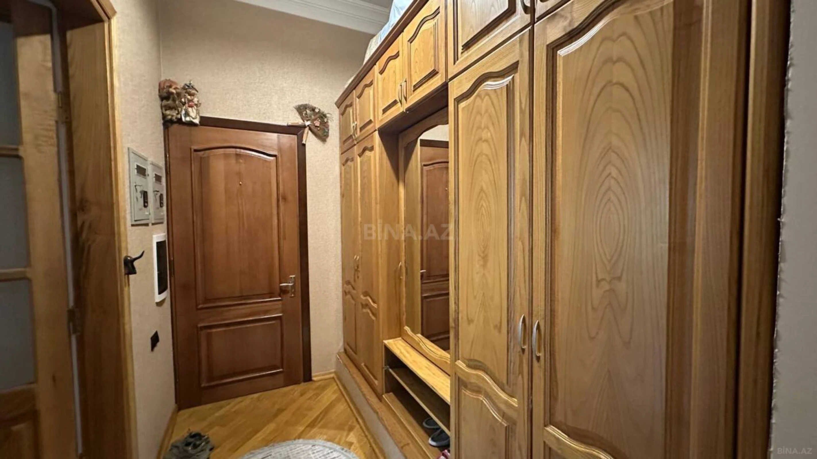 Satılır 4 otaqlı mənzil 138 m²
