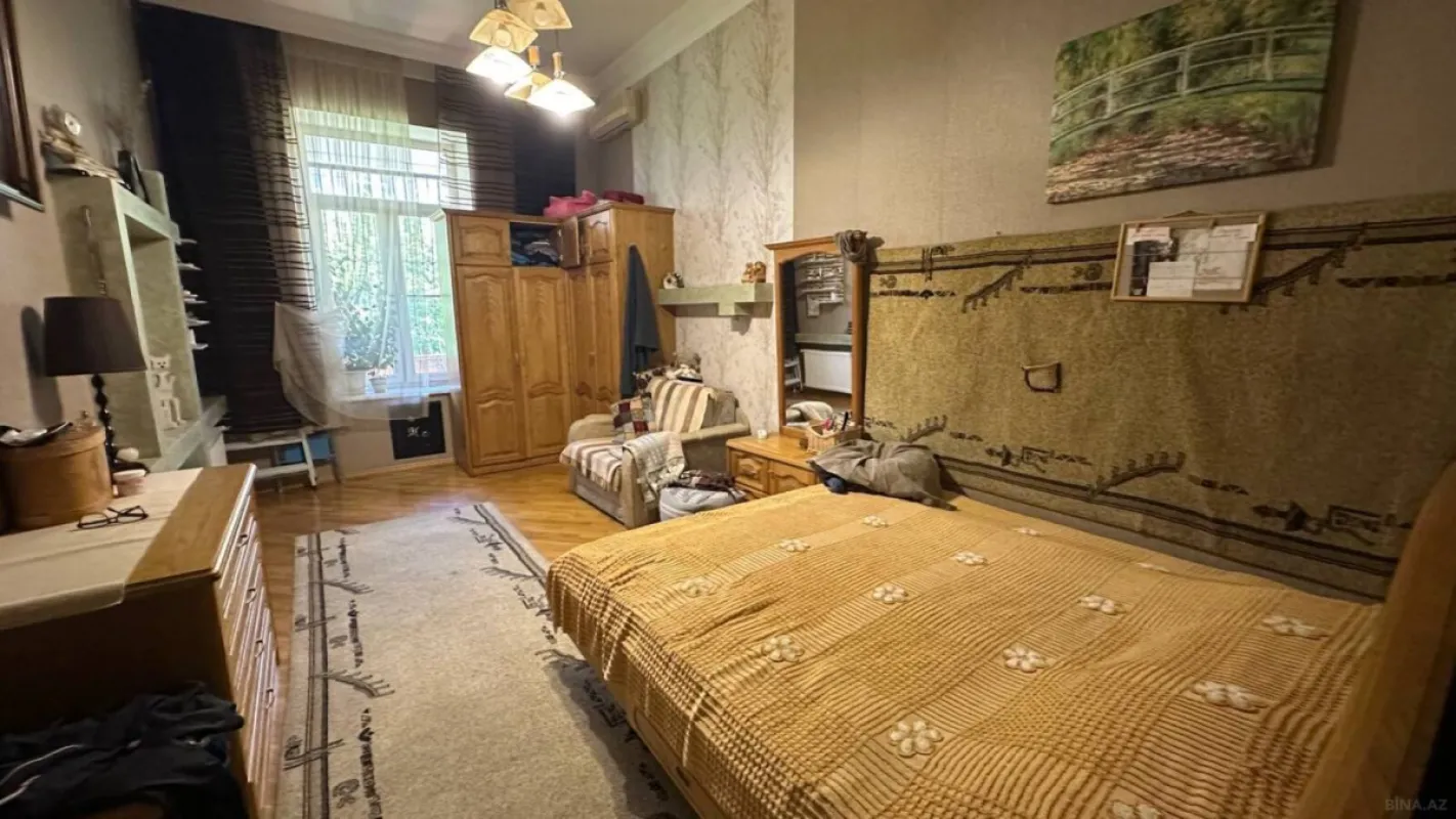 Satılır 4 otaqlı mənzil 138 m²