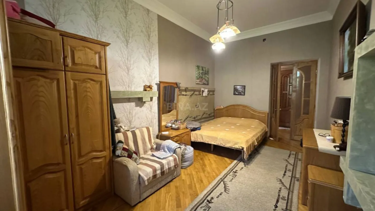 Satılır 4 otaqlı mənzil 138 m²