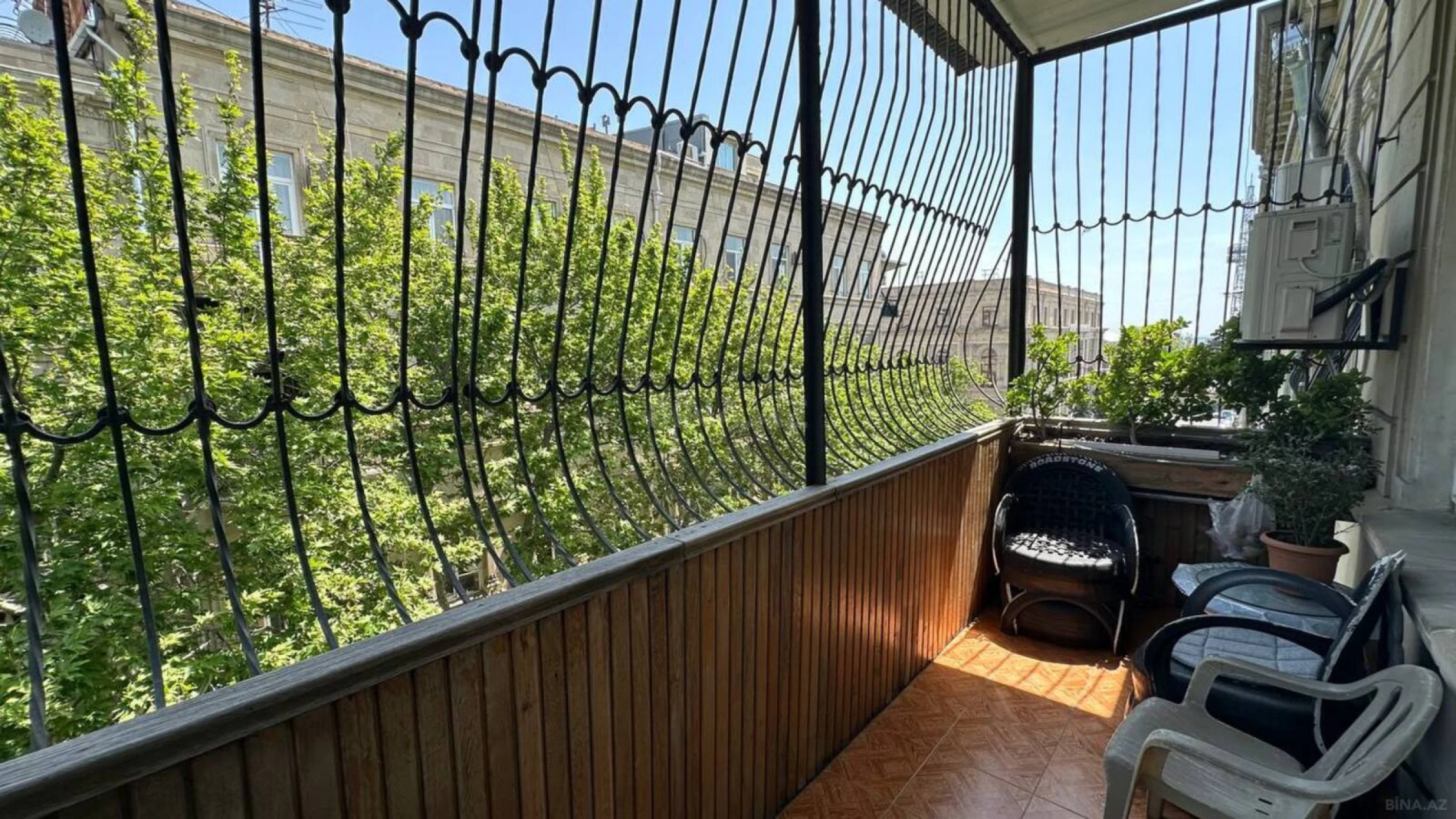 Satılır 4 otaqlı mənzil 138 m²