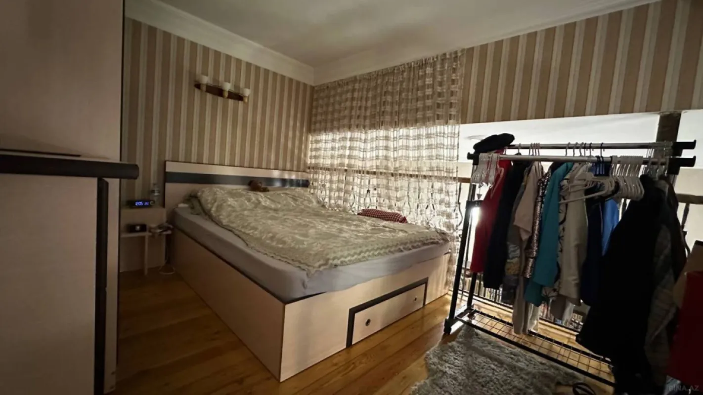 Satılır 4 otaqlı mənzil 138 m²