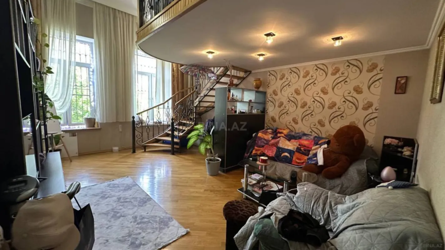 Satılır 4 otaqlı mənzil 138 m²