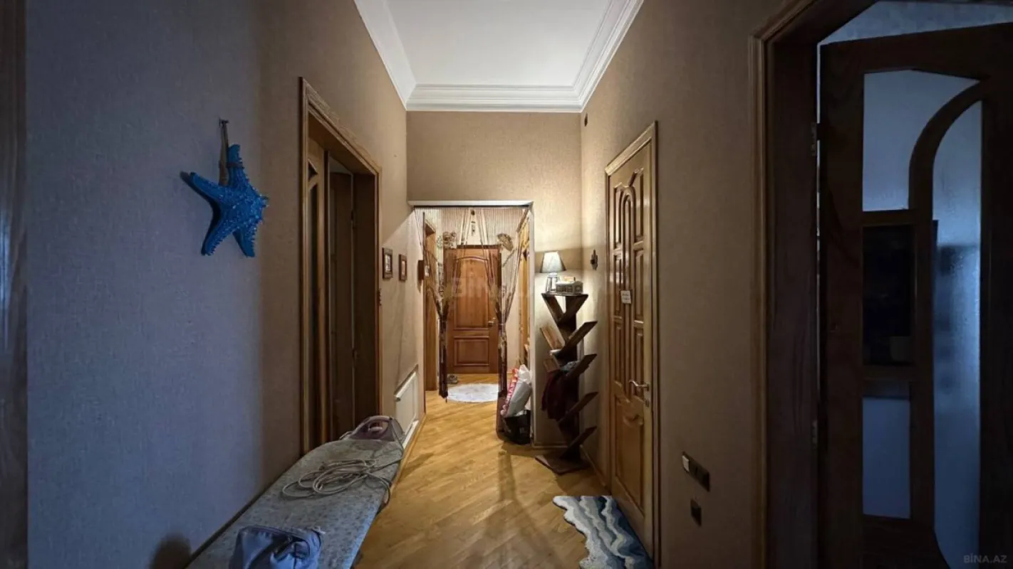 Satılır 4 otaqlı mənzil 138 m²