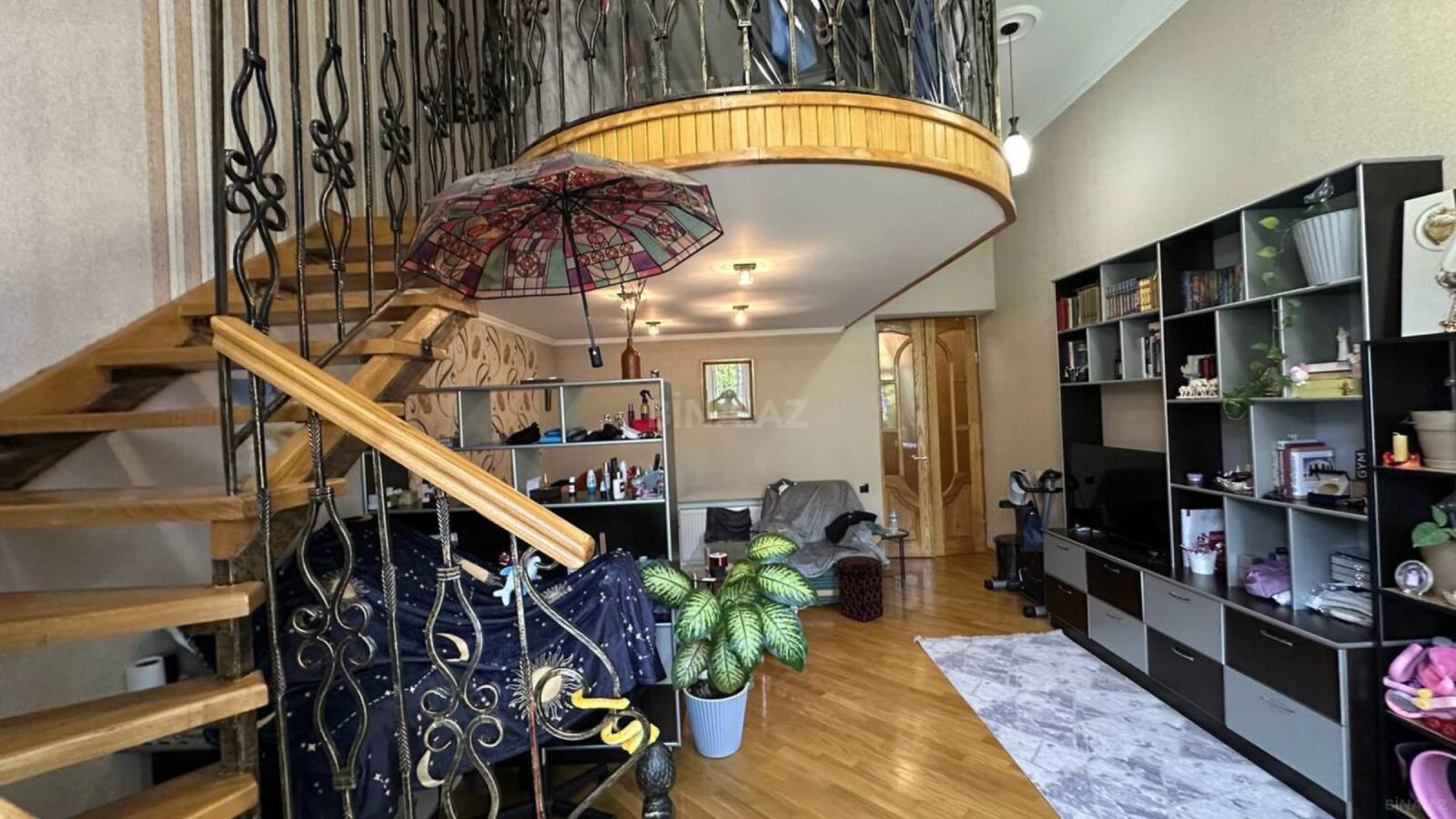 Satılır 4 otaqlı mənzil 138 m²