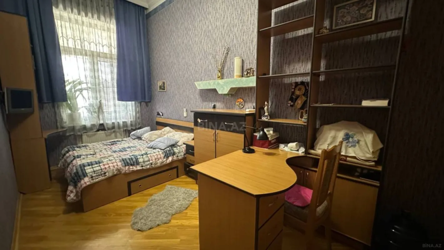 Satılır 4 otaqlı mənzil 138 m²