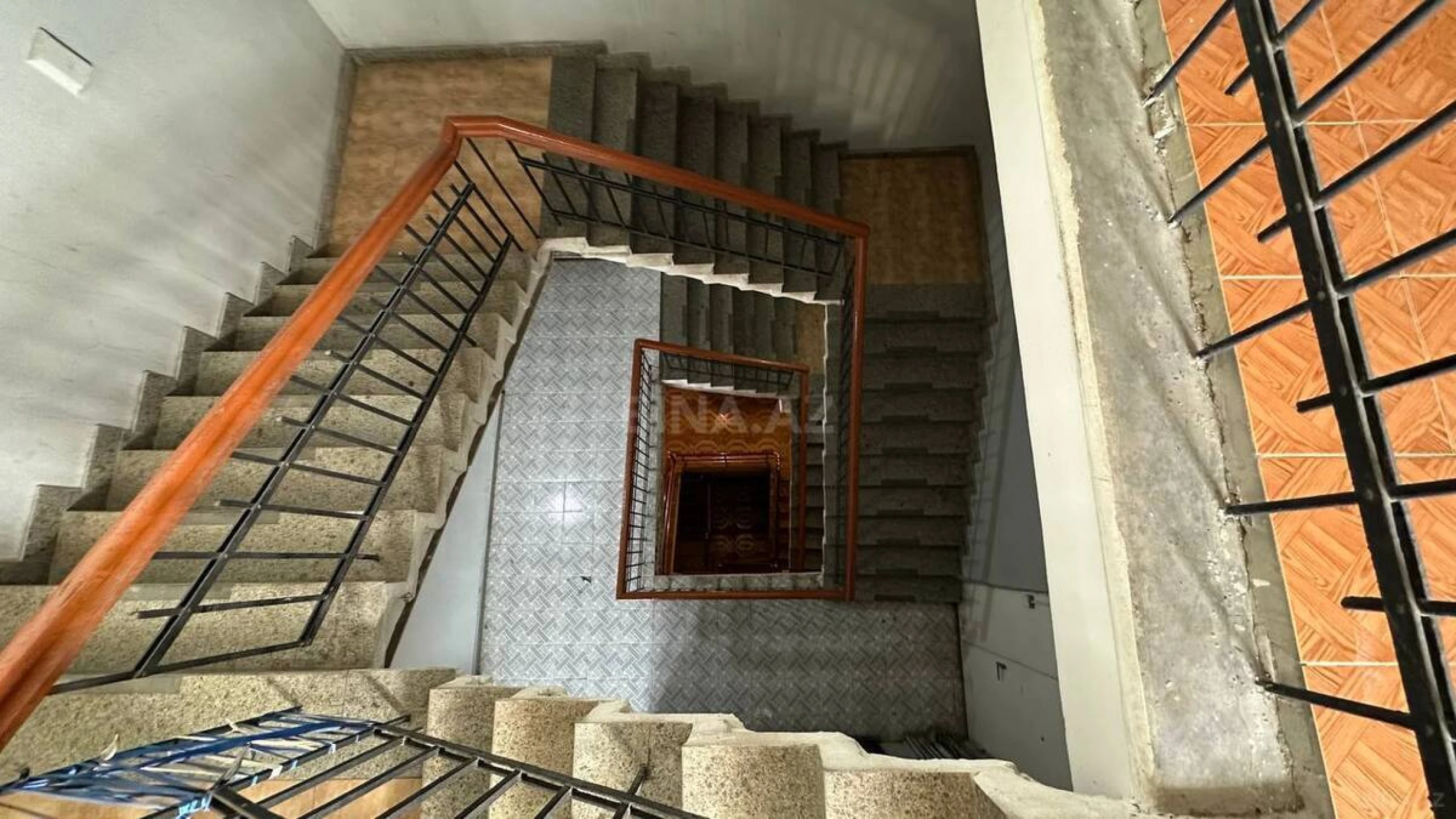 Satılır 4 otaqlı mənzil 138 m²