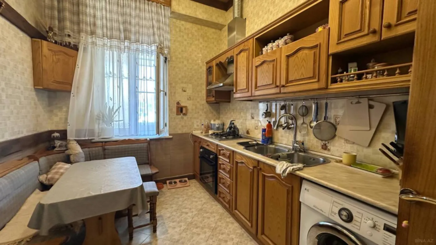 Satılır 4 otaqlı mənzil 138 m²