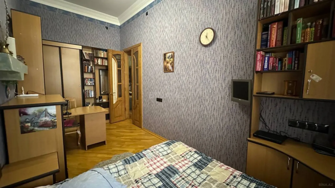 Satılır 4 otaqlı mənzil 138 m²