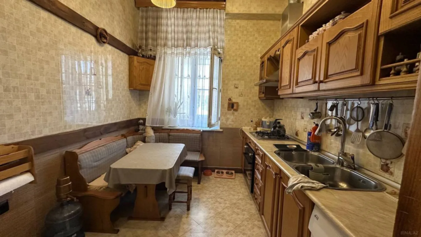 Satılır 4 otaqlı mənzil 138 m²