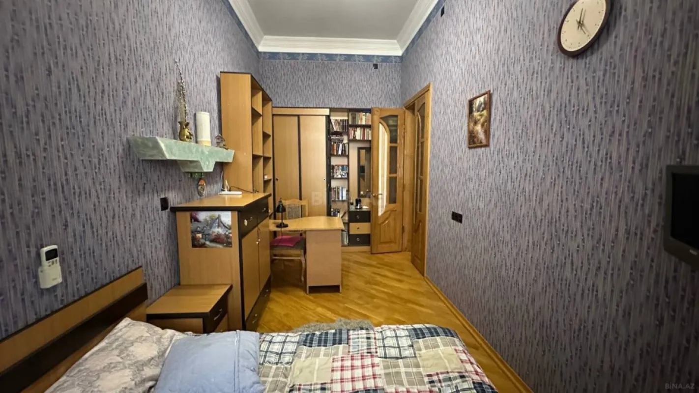 Satılır 4 otaqlı mənzil 138 m²