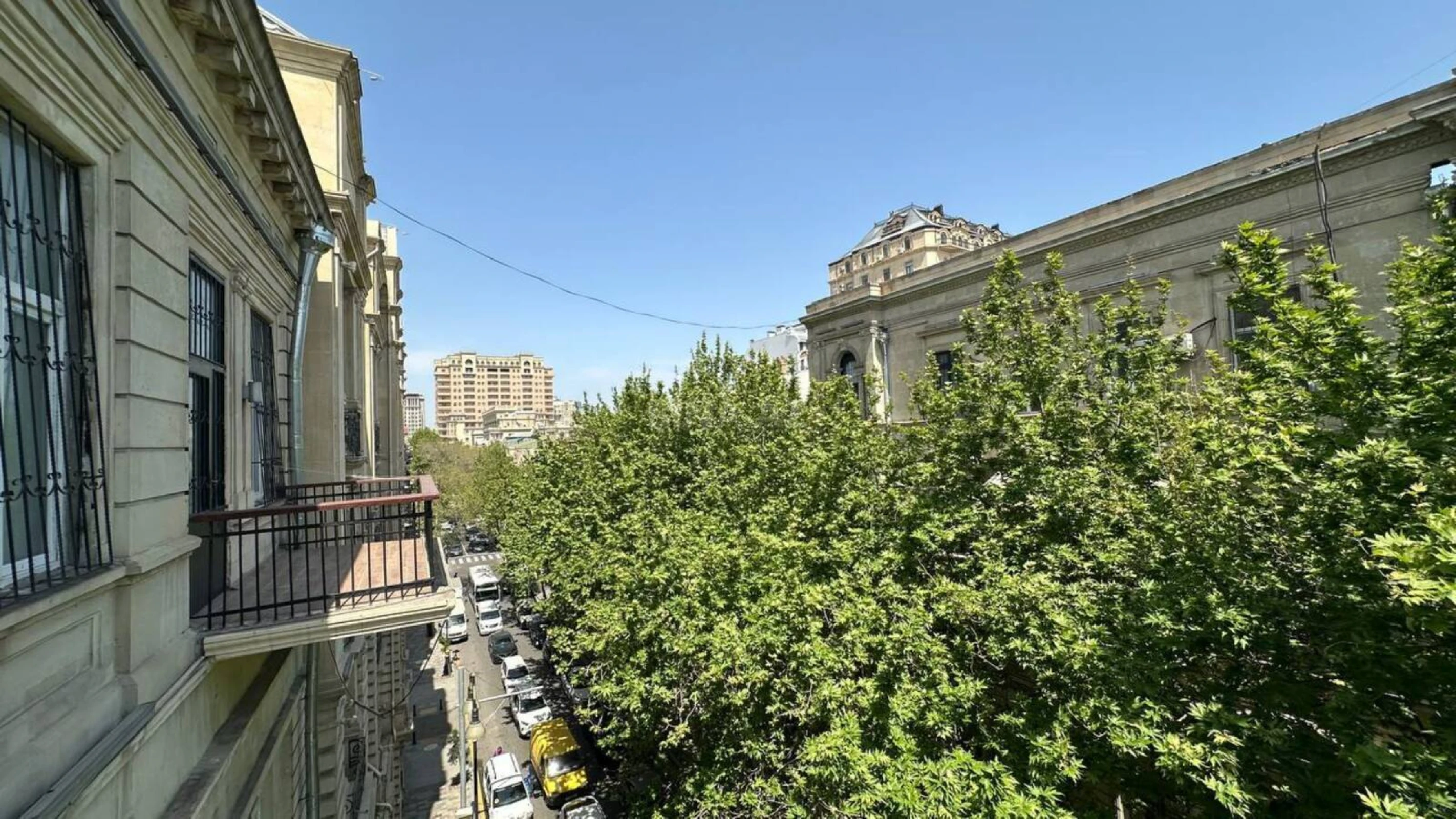 Satılır 4 otaqlı mənzil 138 m²