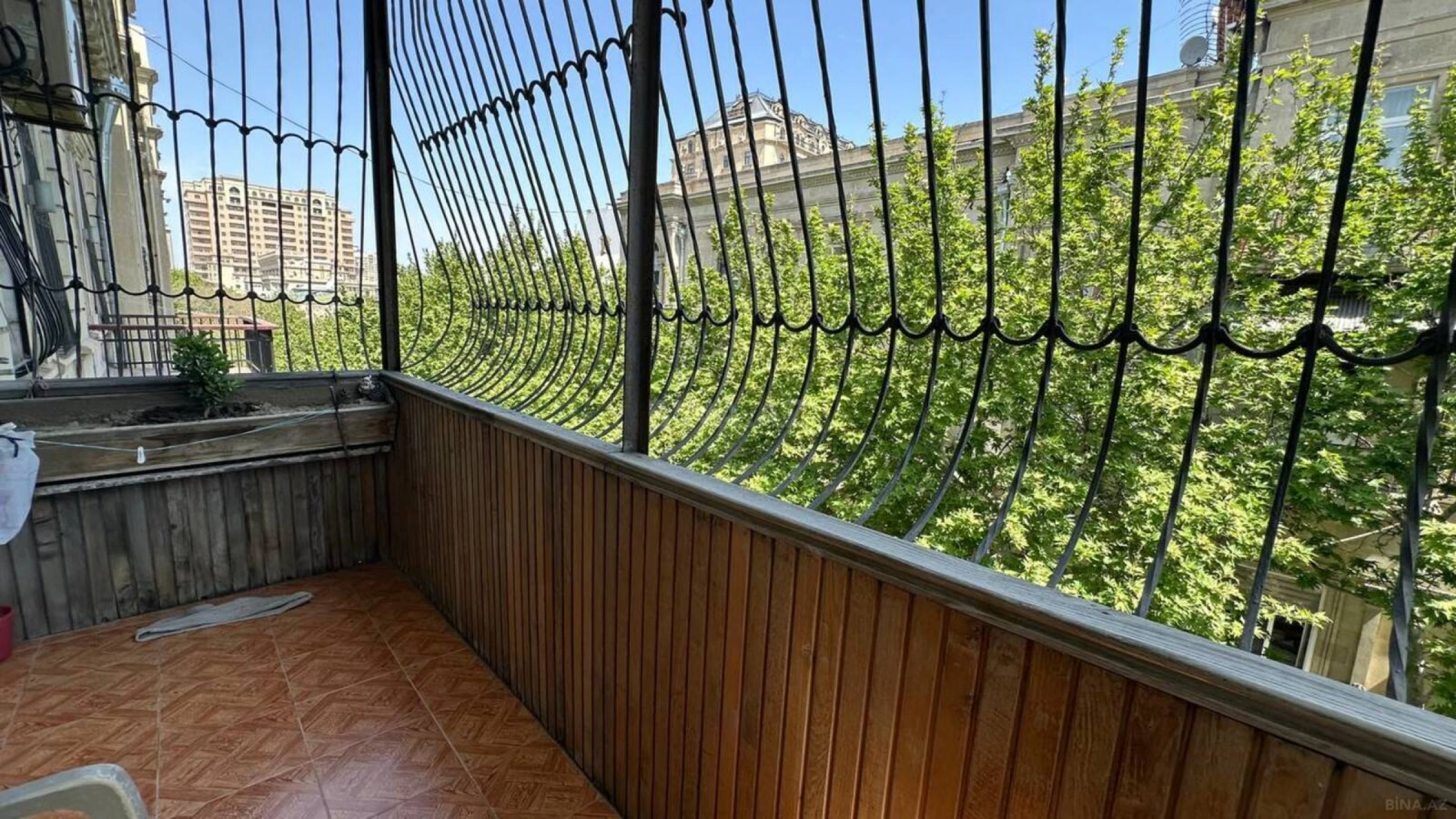 Satılır 4 otaqlı mənzil 138 m²