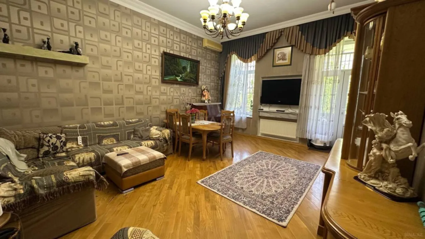 Satılır 4 otaqlı mənzil 138 m²