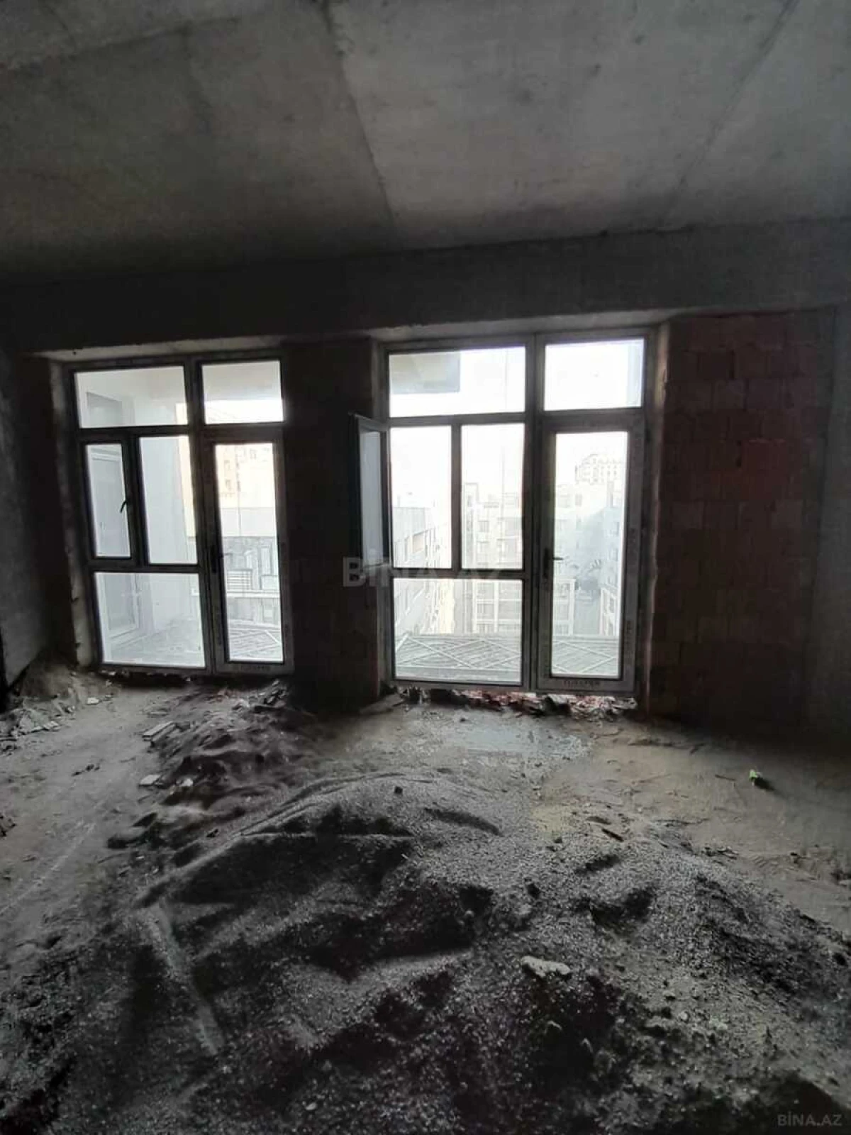 Satılır 3 otaqlı mənzil 110 m²