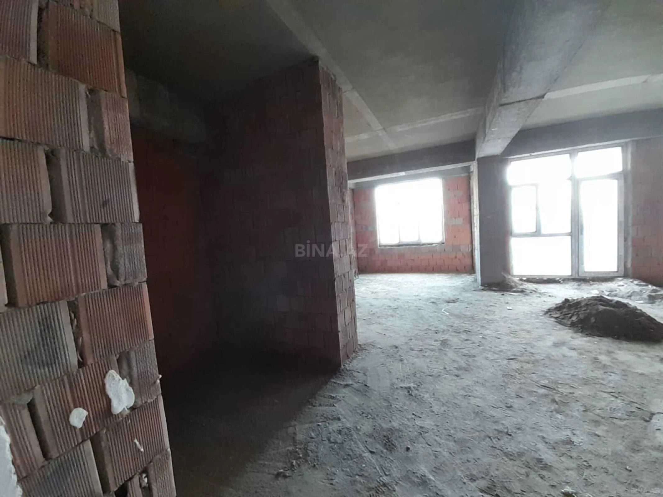 Satılır 3 otaqlı mənzil 110 m²