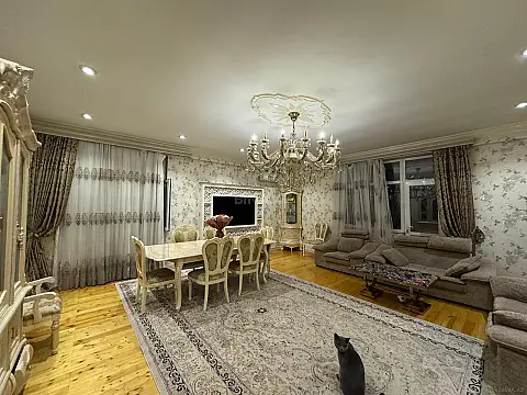 Satılır 3 otaqlı mənzil 165 m²