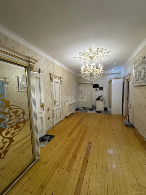 Satılır 3 otaqlı mənzil 165 m²