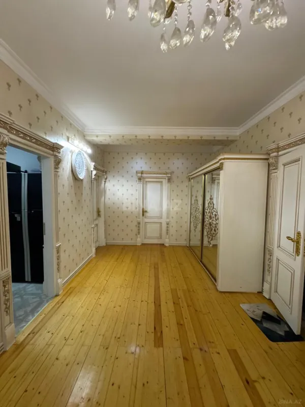 Satılır 3 otaqlı mənzil 165 m²