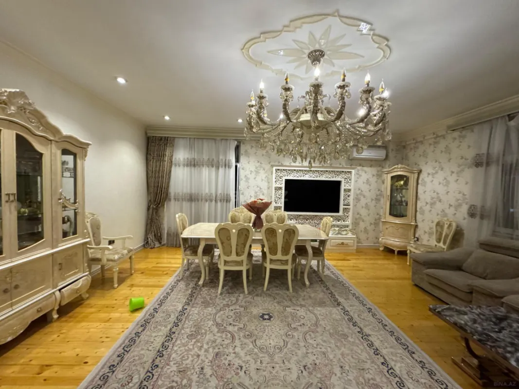 Satılır 3 otaqlı mənzil 165 m²