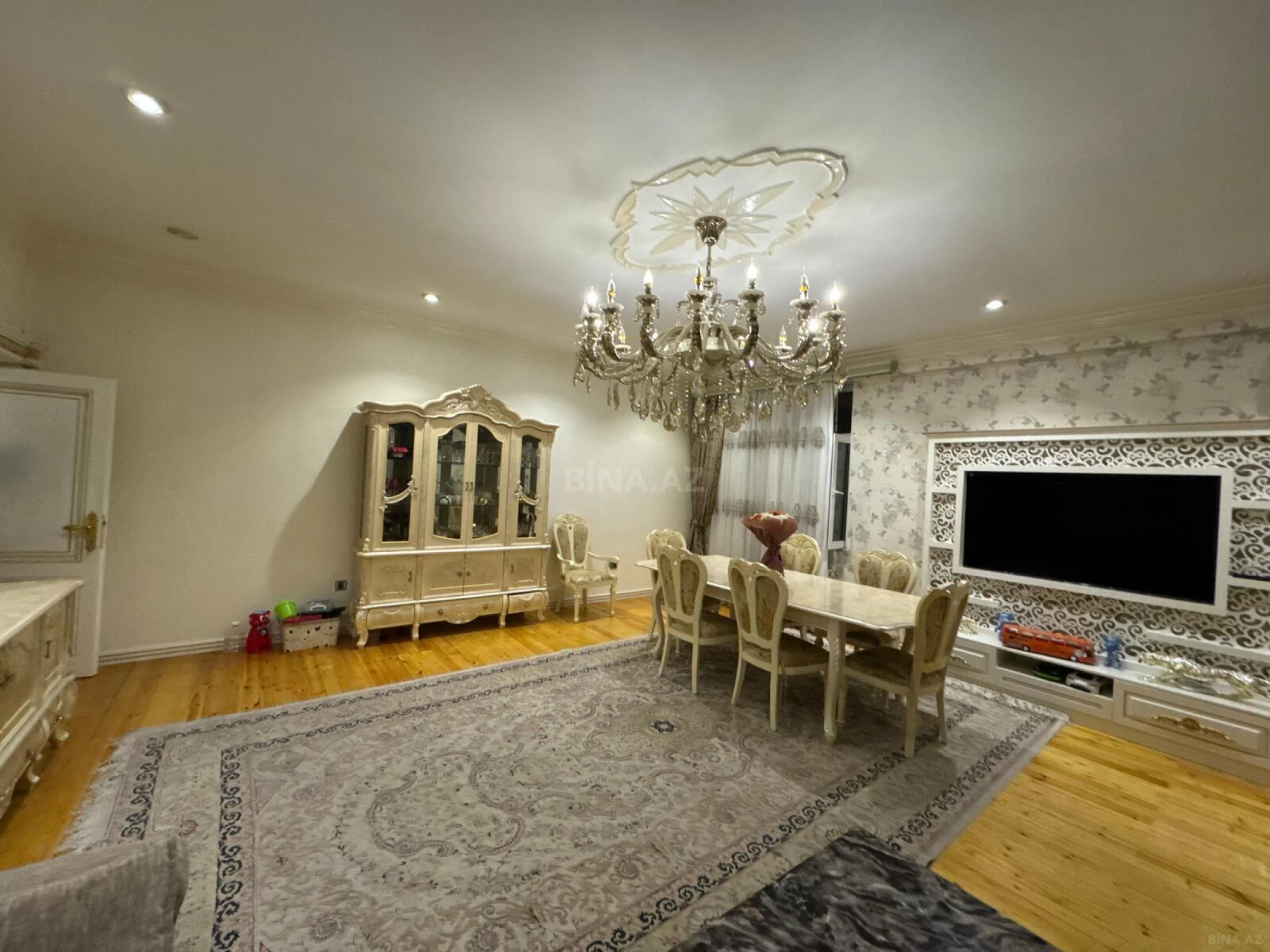 Satılır 3 otaqlı mənzil 165 m²