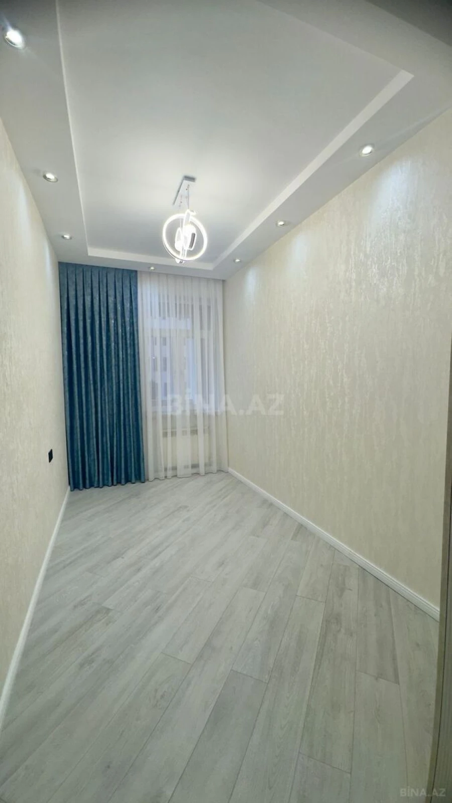 Satılır 4 otaqlı mənzil 120 m²
