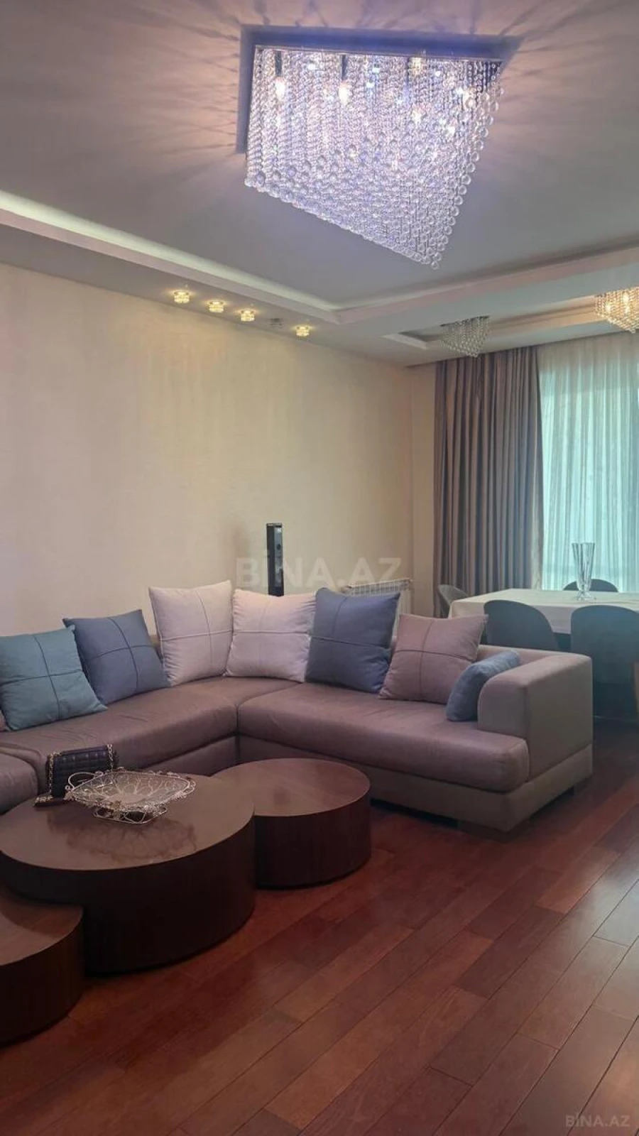 Satılır 4 otaqlı mənzil 182 m²