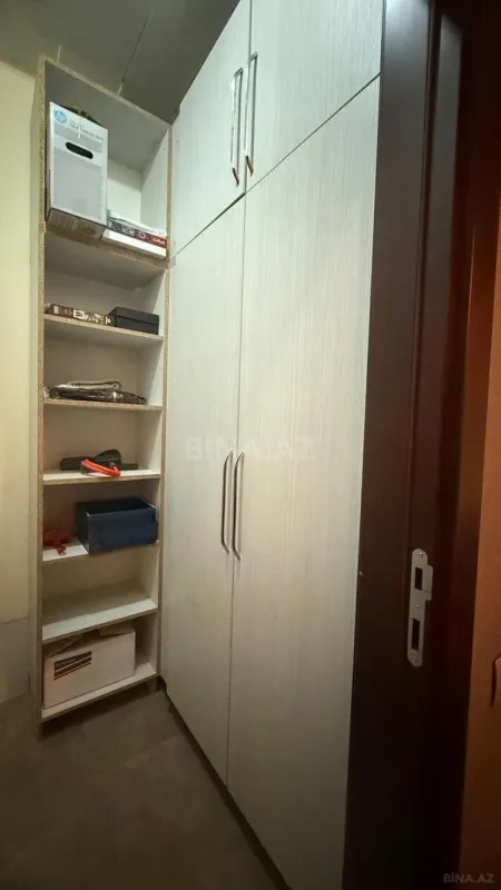 Satılır 4 otaqlı mənzil 182 m²